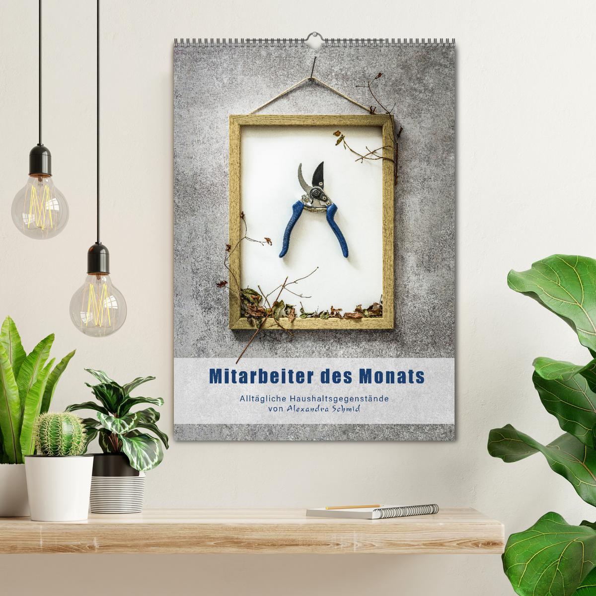 Beispielinhalt (Bild) Mitarbeiter des Monats (Wandkalender 2026 DIN A2 hoch), CALVENDO Monatskalender