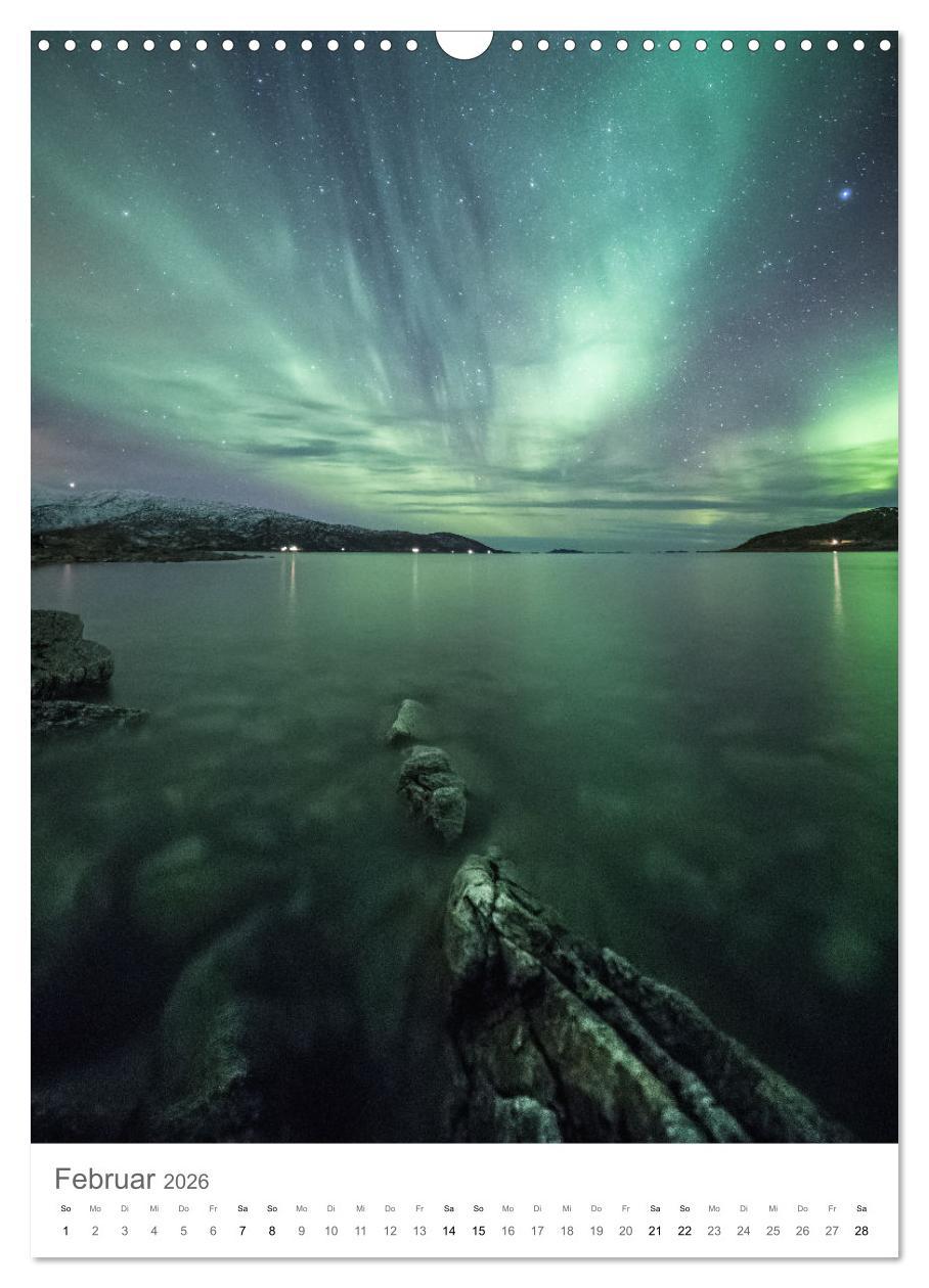 Beispielinhalt (Bild) Nordlichter - Farbenspiel der Nacht (Wandkalender 2026 DIN A3 hoch), CALVENDO Monatskalender