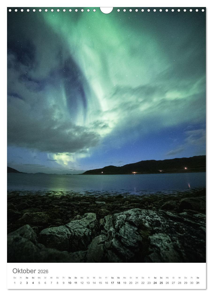 Beispielinhalt (Bild) Nordlichter - Farbenspiel der Nacht (Wandkalender 2026 DIN A3 hoch), CALVENDO Monatskalender