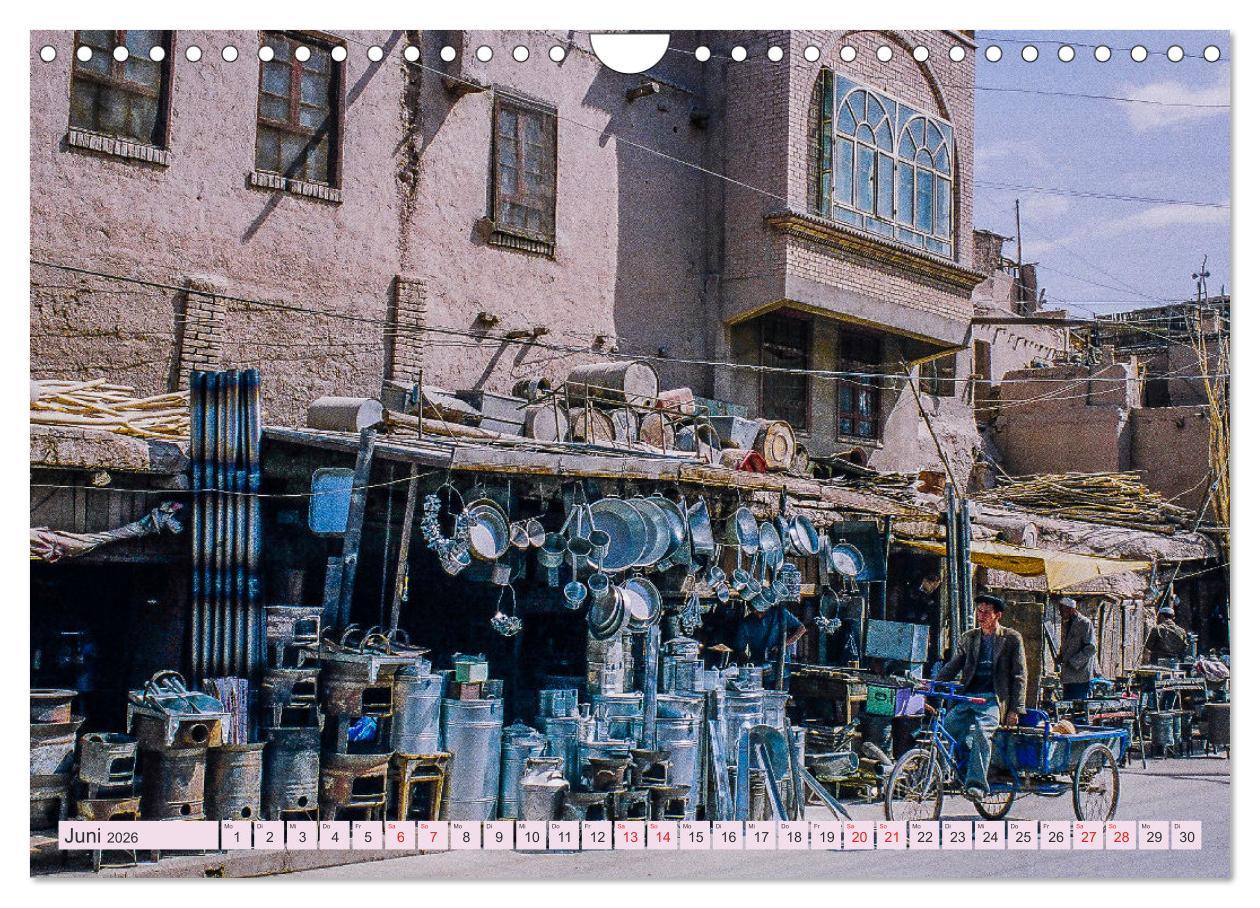 Beispielinhalt (Bild) Seidenstraße - Khiva bis Lanzhou (Wandkalender 2026 DIN A4 quer), CALVENDO Monatskalender