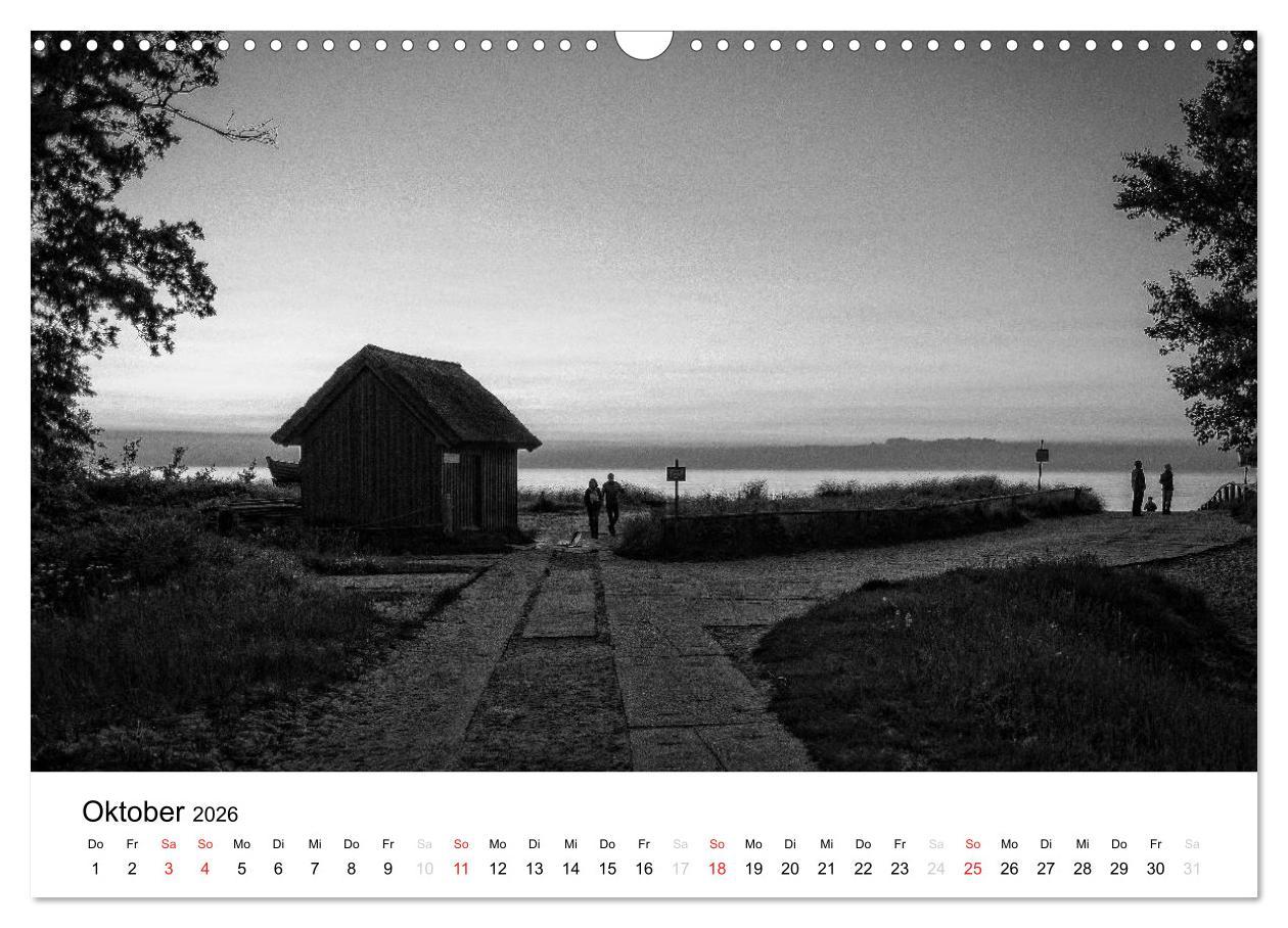 Beispielinhalt (Bild) Ostseebad Zingst - Impressionen in Schwarz-Weiß (Wandkalender 2026 DIN A3 quer), CALVENDO Monatskalender