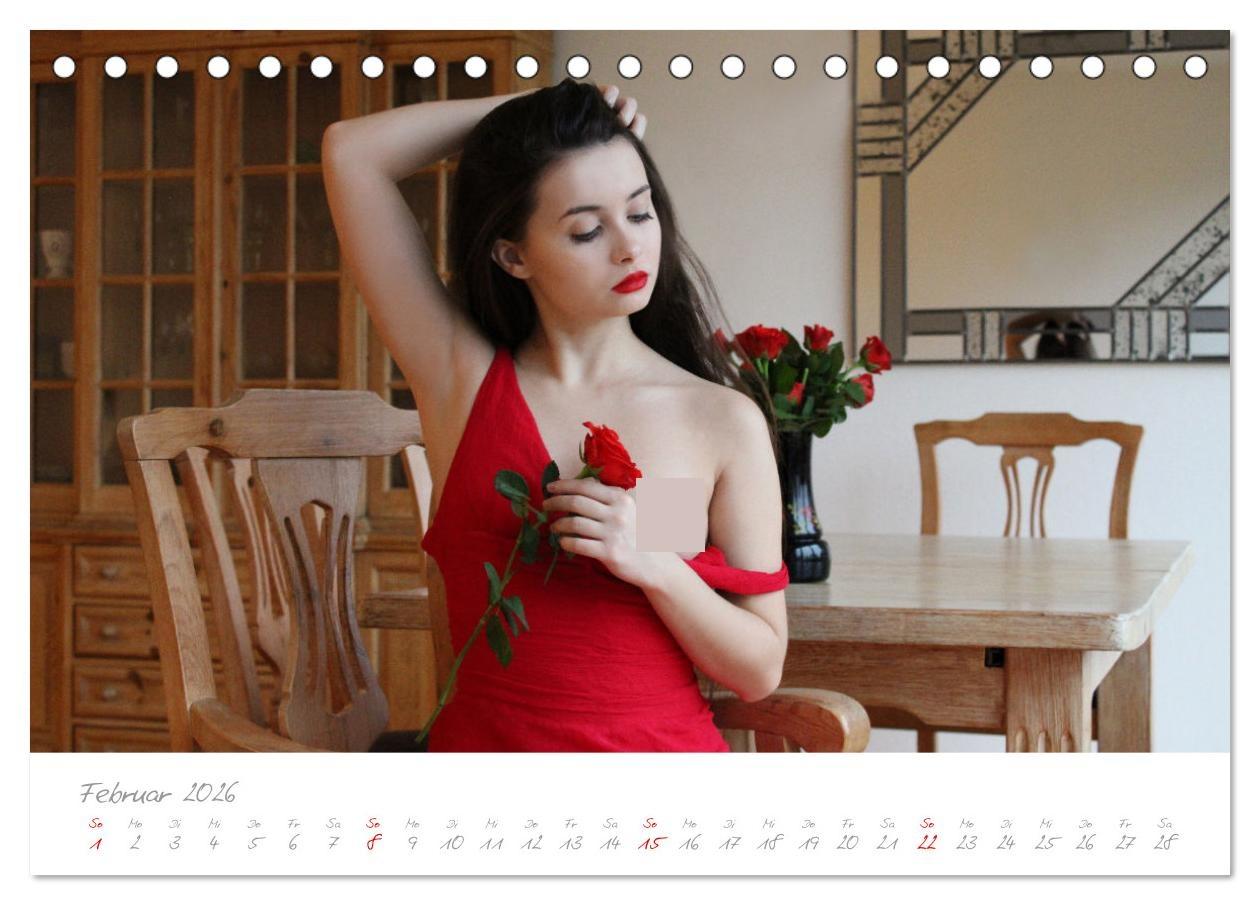 Beispielinhalt (Bild) Erotik Fotoart - Frauen sexy & elegant (Tischkalender 2026 DIN A5 quer), CALVENDO Monatskalender