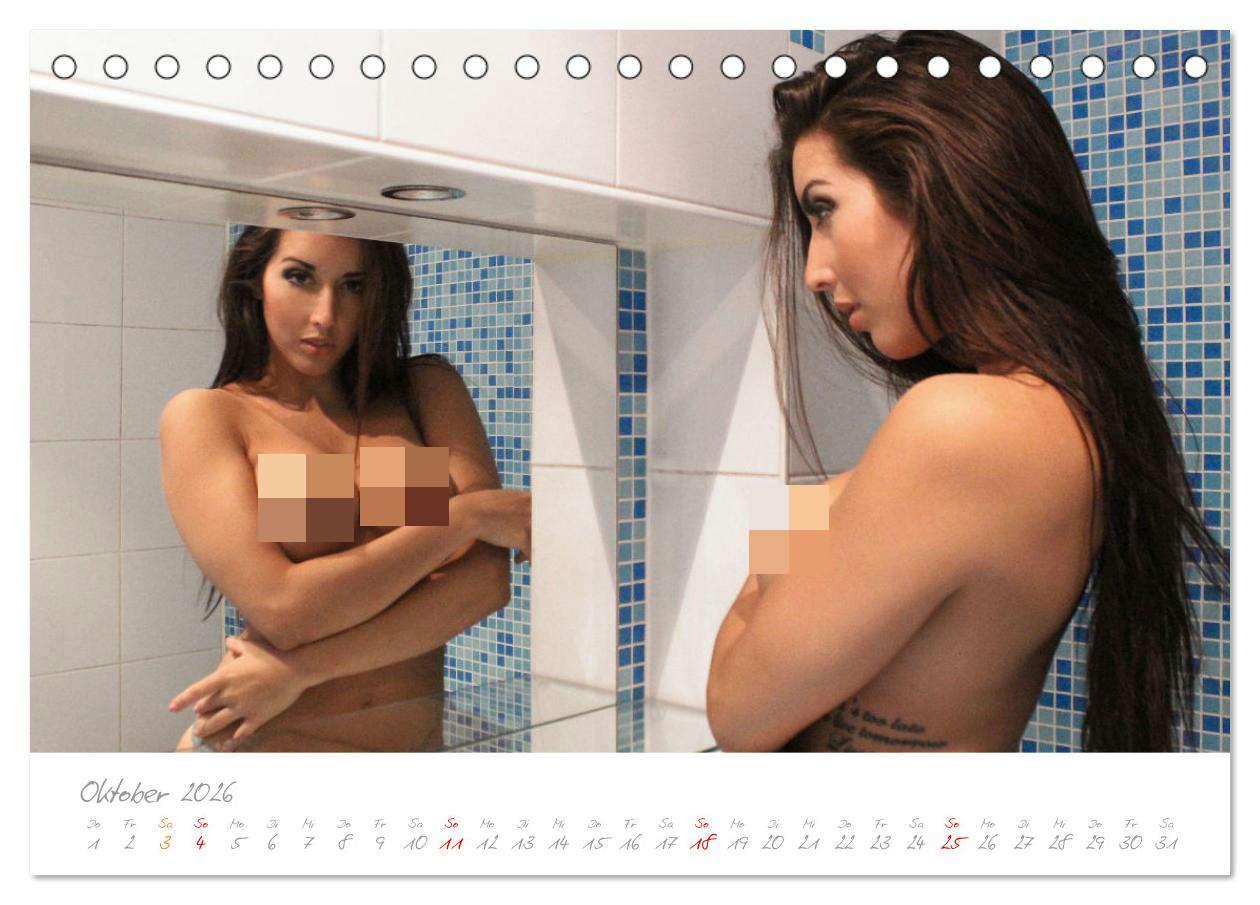 Beispielinhalt (Bild) Erotik Fotoart - Frauen sexy & elegant (Tischkalender 2026 DIN A5 quer), CALVENDO Monatskalender