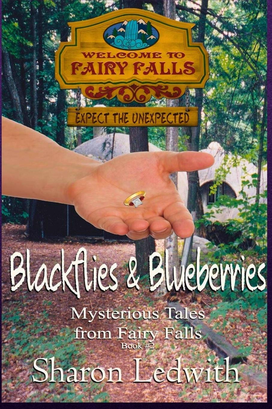 Vorderes Coverbild Blackflies and Blueberries (Mysterious Tales from Fairy Falls, Book #2)
