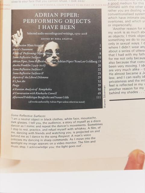 Vorderes Coverbild Adrian Piper: Performing Objects I Have Been, 1972-2018