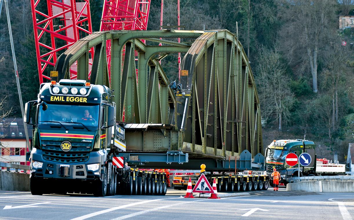 Beispielinhalt (Bild) Jahrbuch Schwertransporte 2026