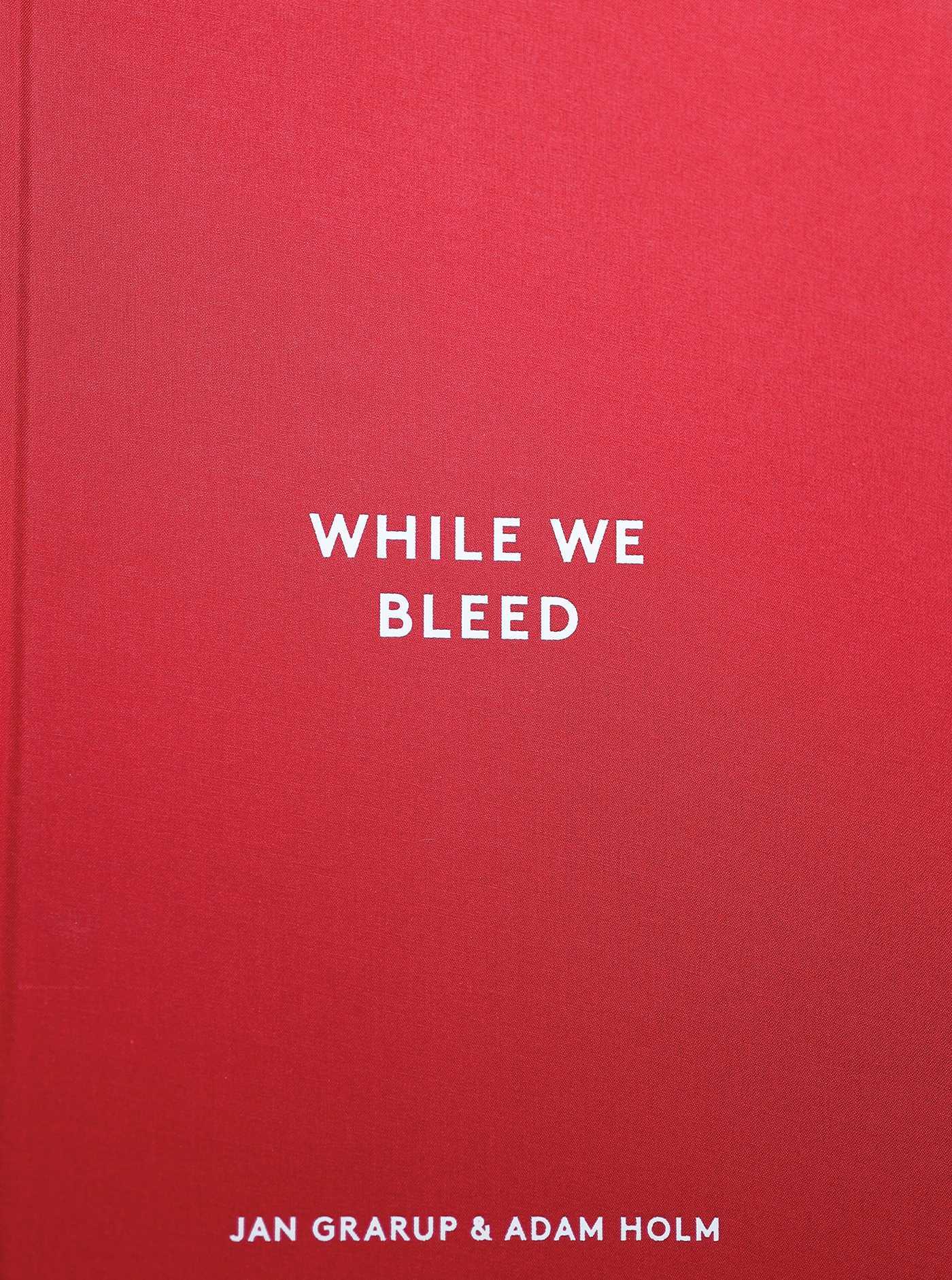 Vorderes Coverbild While We Bleed