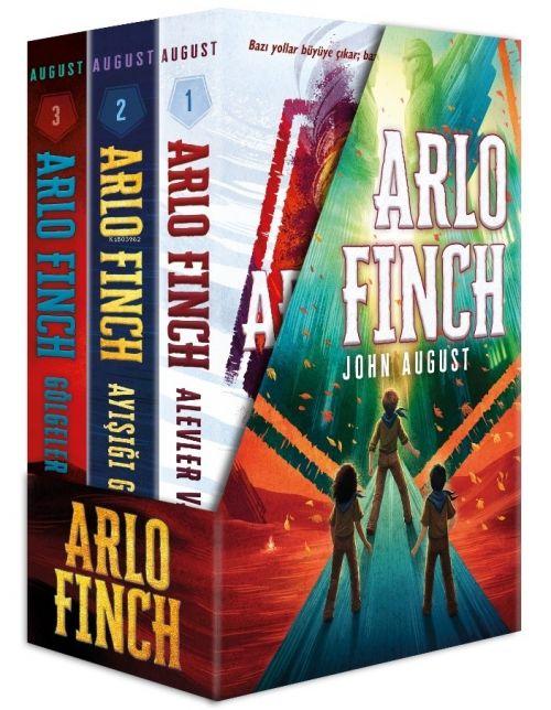 Vorderes Coverbild Arlo Finch 3 Kitap Takim Kutulu Ciltli