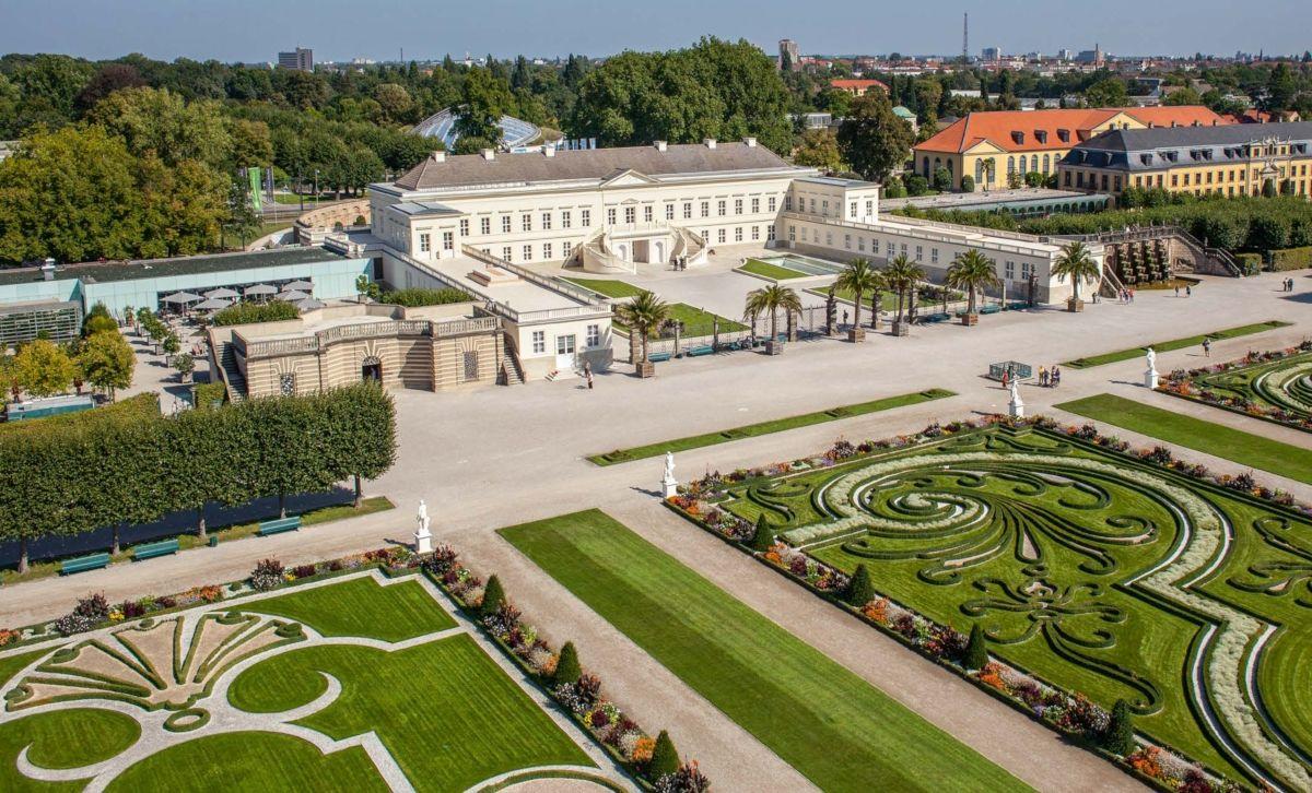 Beispielinhalt (Bild) Niki de Saint Phalle. Die Grotte