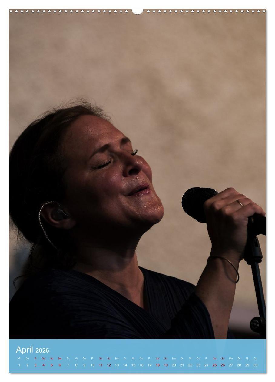 Beispielinhalt (Bild) Jazz - Zwischen den Tönen (hochwertiger Premium Wandkalender 2026 DIN A2 hoch), Kunstdruck in Hochglanz