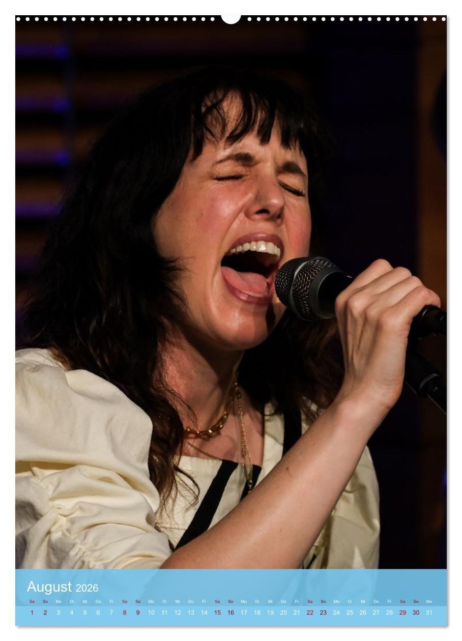 Beispielinhalt (Bild) Jazz - Zwischen den Tönen (hochwertiger Premium Wandkalender 2026 DIN A2 hoch), Kunstdruck in Hochglanz