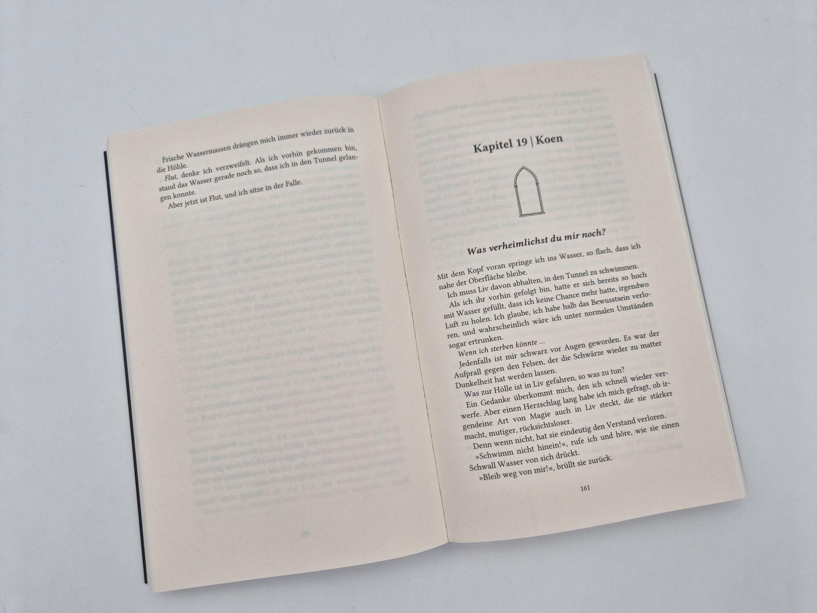 Beispielinhalt (Bild) A Legacy of Silk and Blood