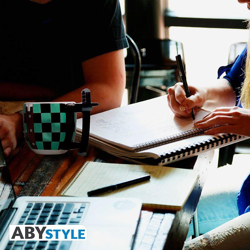 Beispielinhalt (Bild) DEMON SLAYER - Mug 3D - "Tanjiro Sword Handle"