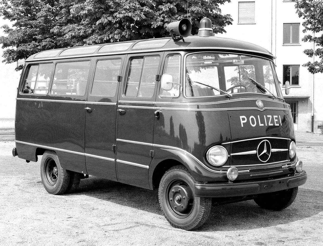 Beispielinhalt (Bild) Polizeifahrzeuge Mercedes-Benz