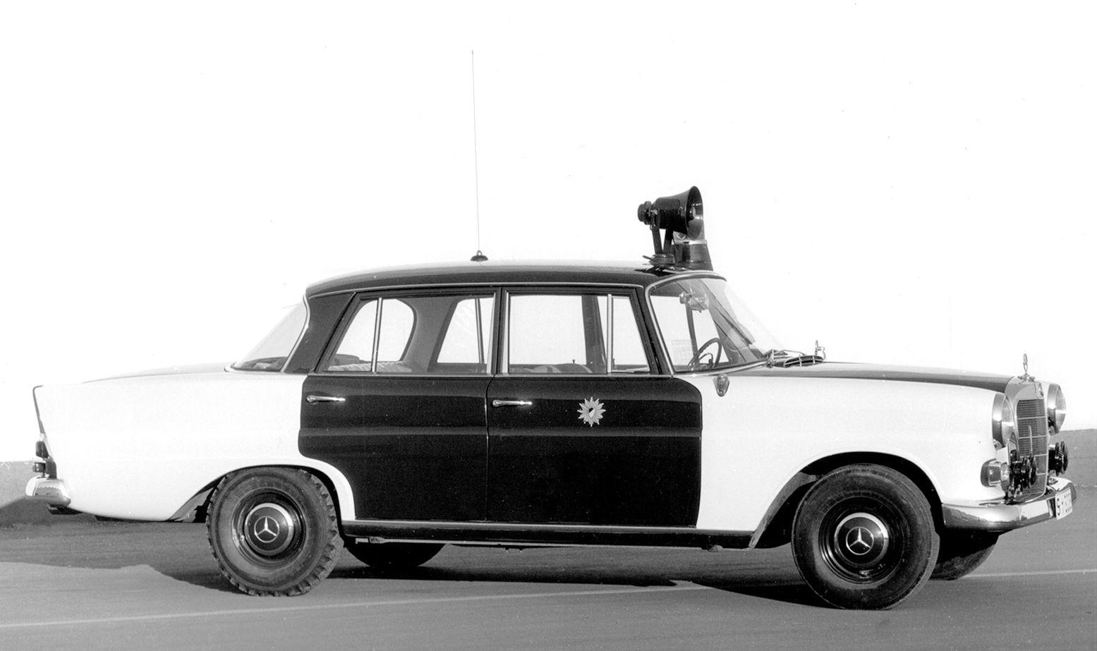 Beispielinhalt (Bild) Polizeifahrzeuge Mercedes-Benz