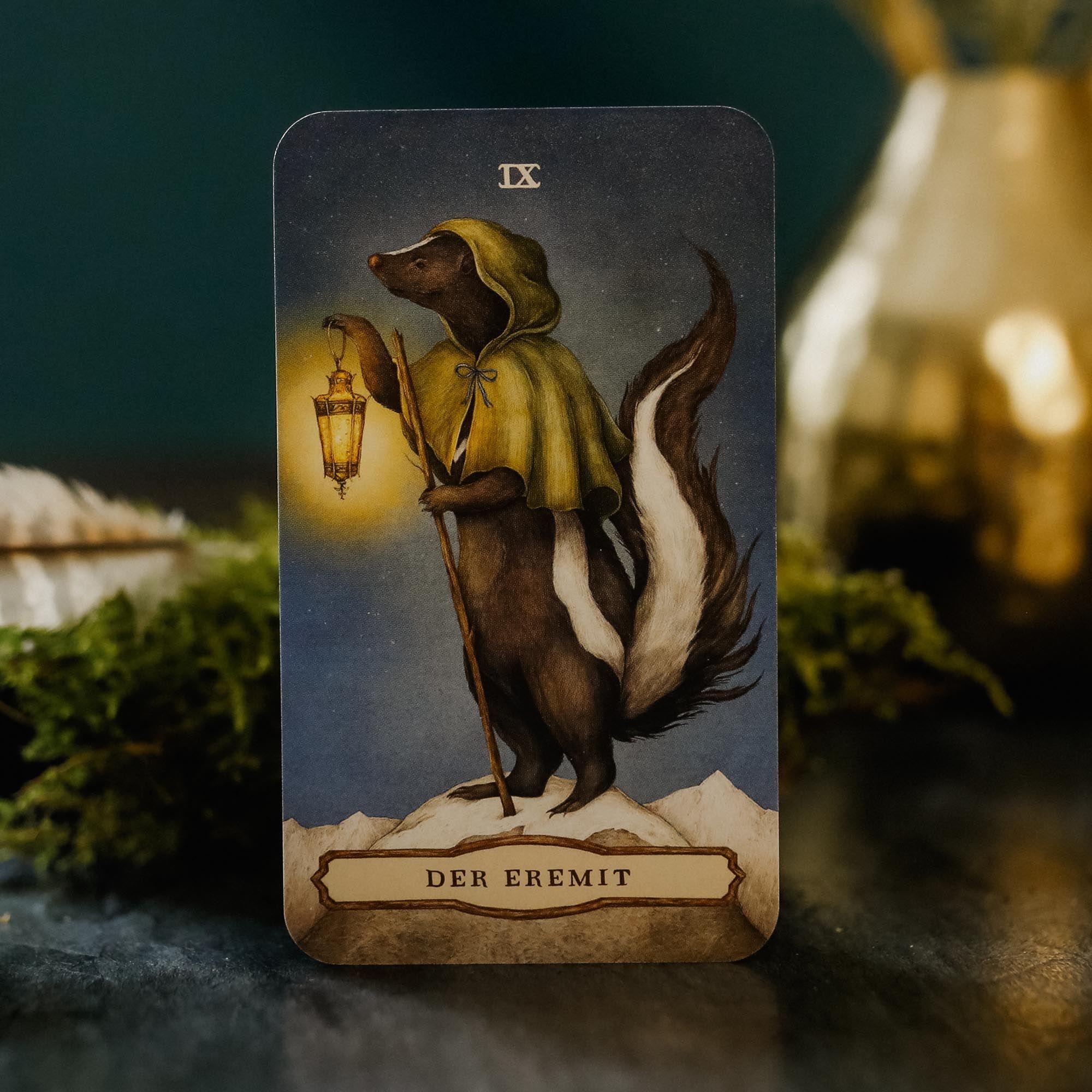 Beispielinhalt (Bild) Woodland Wardens Tarot - Set mit Booklet u. 78 Karten