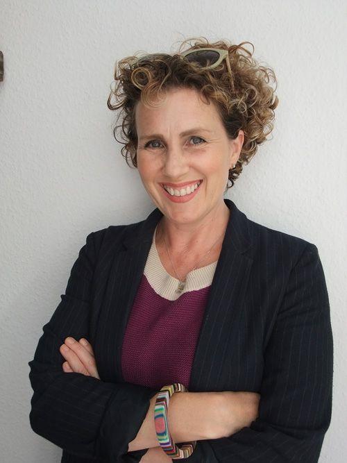 Autorenbild Murder Most Proper