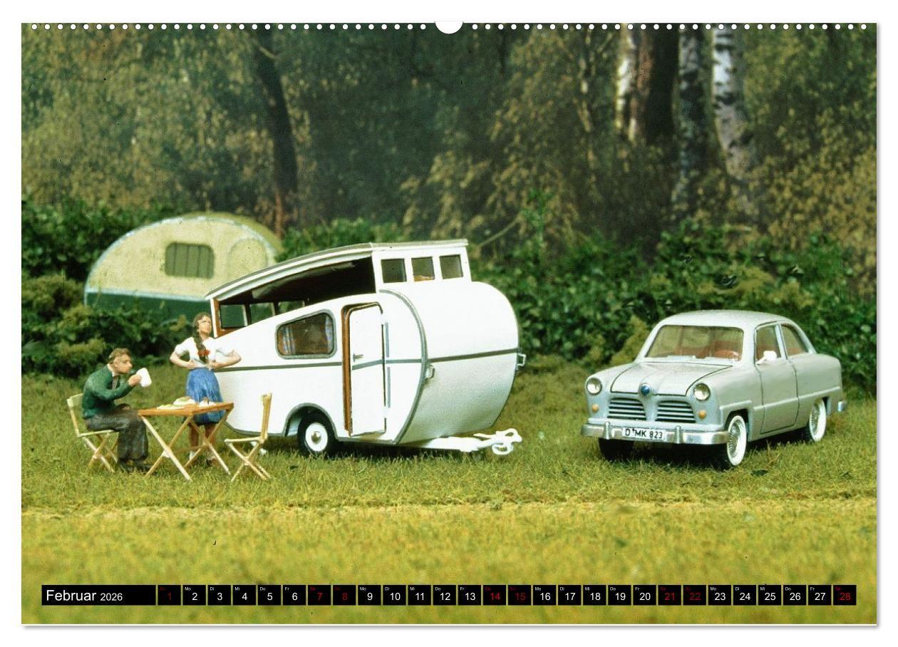 Beispielinhalt (Bild) Miniaturwelten des Campings (Wandkalender 2026 DIN A2 quer), CALVENDO Monatskalender