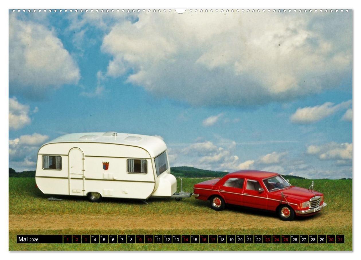 Beispielinhalt (Bild) Miniaturwelten des Campings (hochwertiger Premium Wandkalender 2026 DIN A2 quer), Kunstdruck in Hochglanz