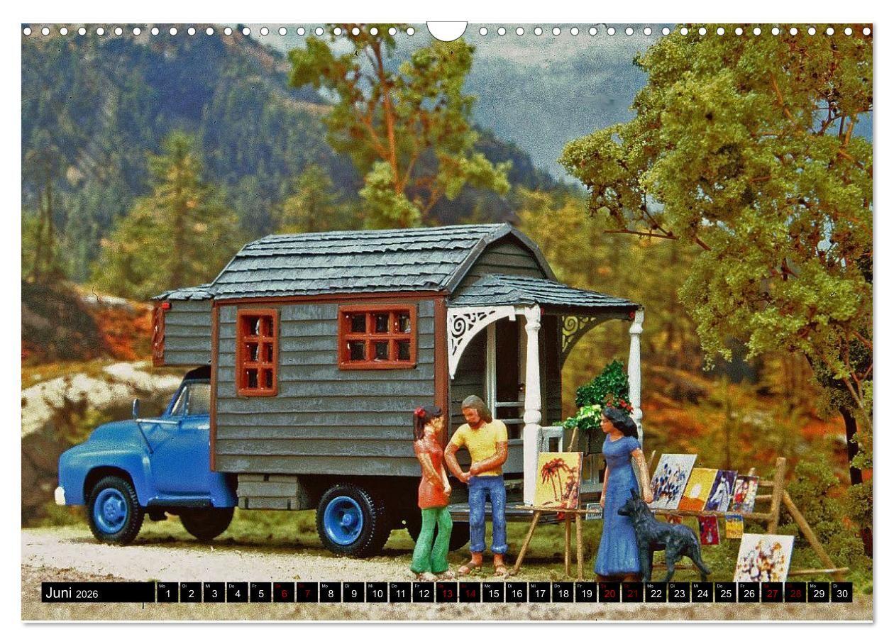 Beispielinhalt (Bild) Miniaturwelten des Campings (Wandkalender 2026 DIN A3 quer), CALVENDO Monatskalender