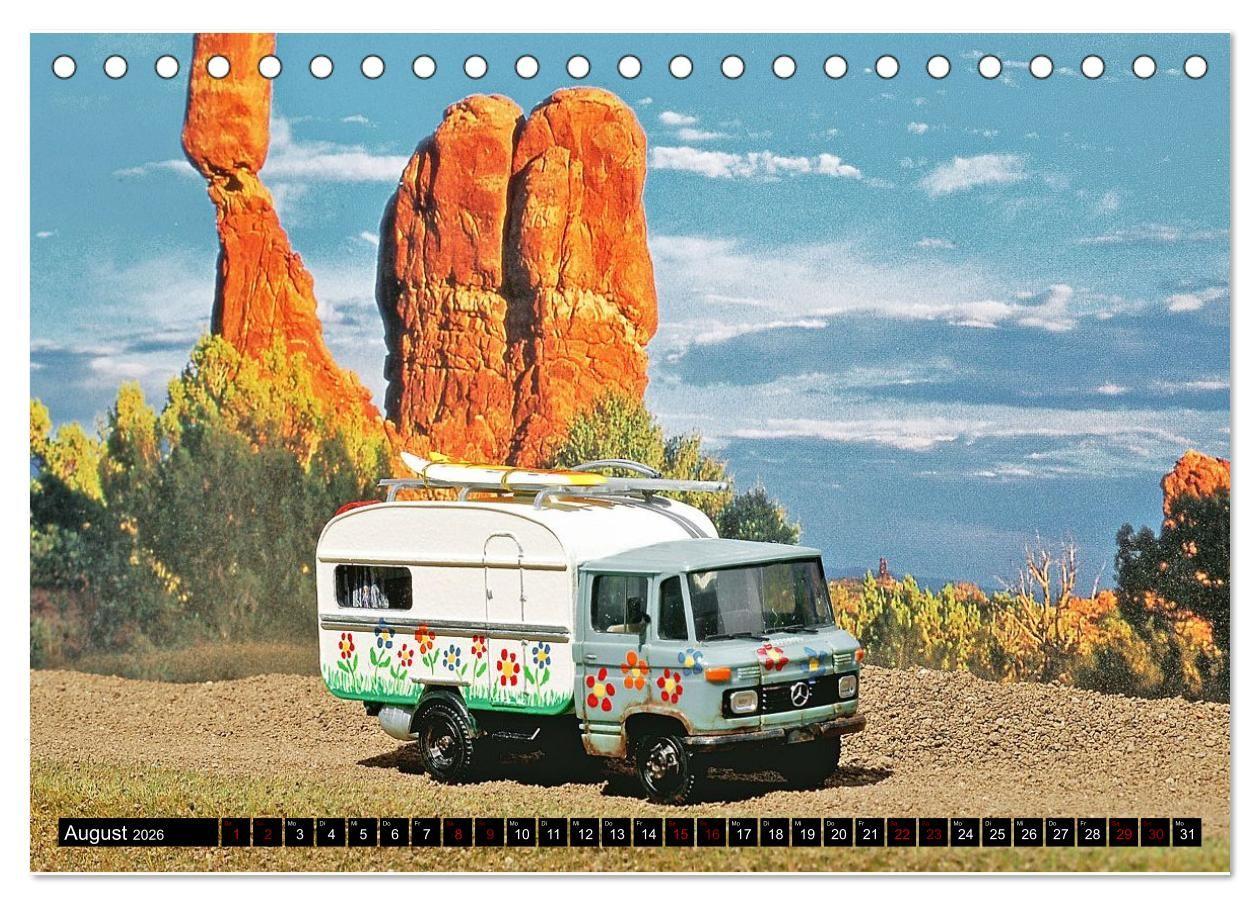 Beispielinhalt (Bild) Miniaturwelten des Campings (Tischkalender 2026 DIN A5 quer), CALVENDO Monatskalender