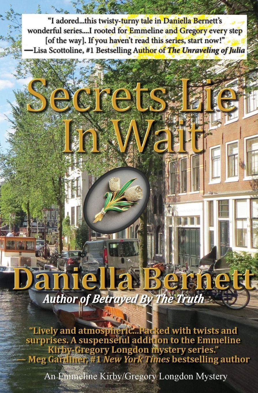 Vorderes Coverbild Secrets Lie In Wait