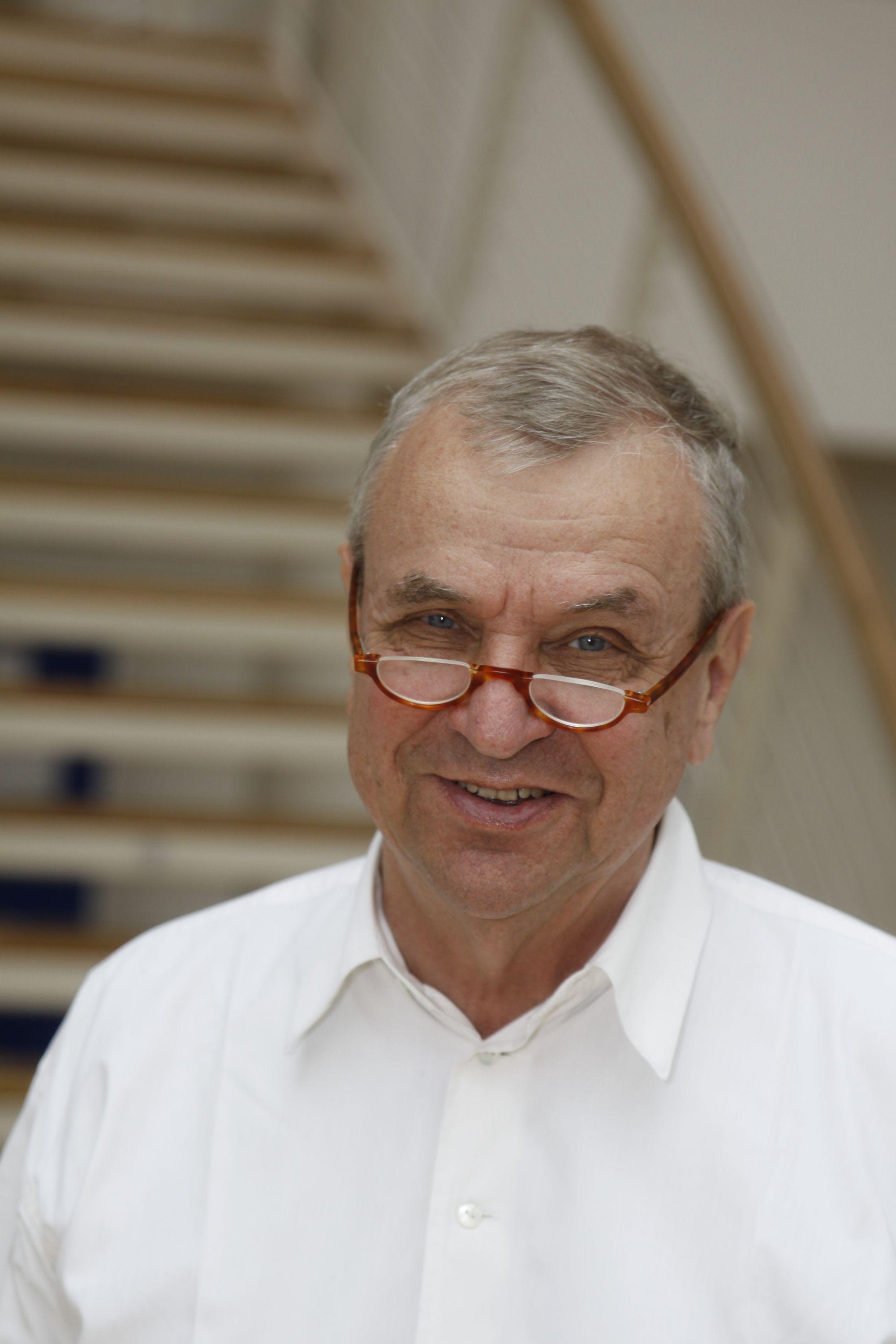 Autorenbild Über den Vertrag hinaus