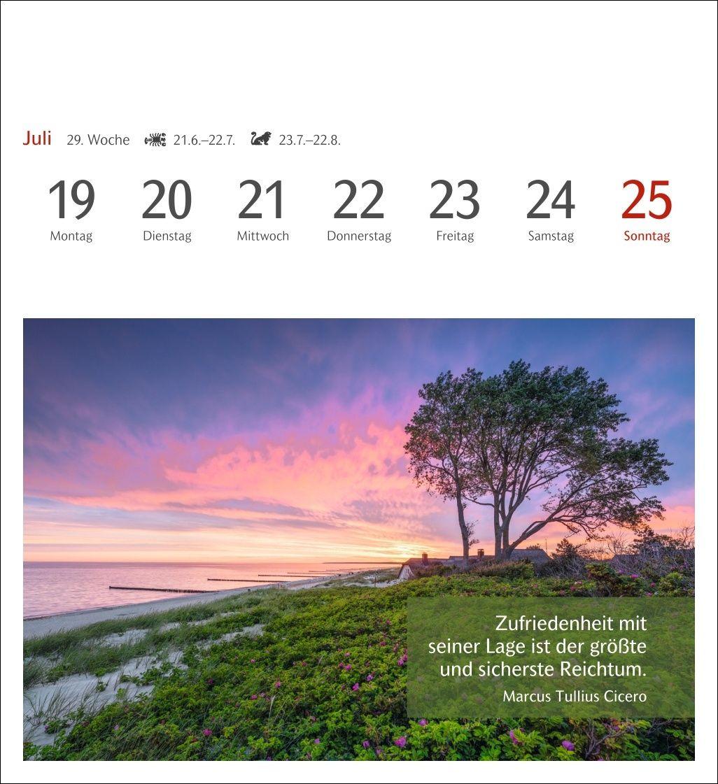 Beispielinhalt (Bild) Momente des Glücks Postkartenkalender 2027 - Wochenkalender mit Zitaten, mit 53 Postkarten