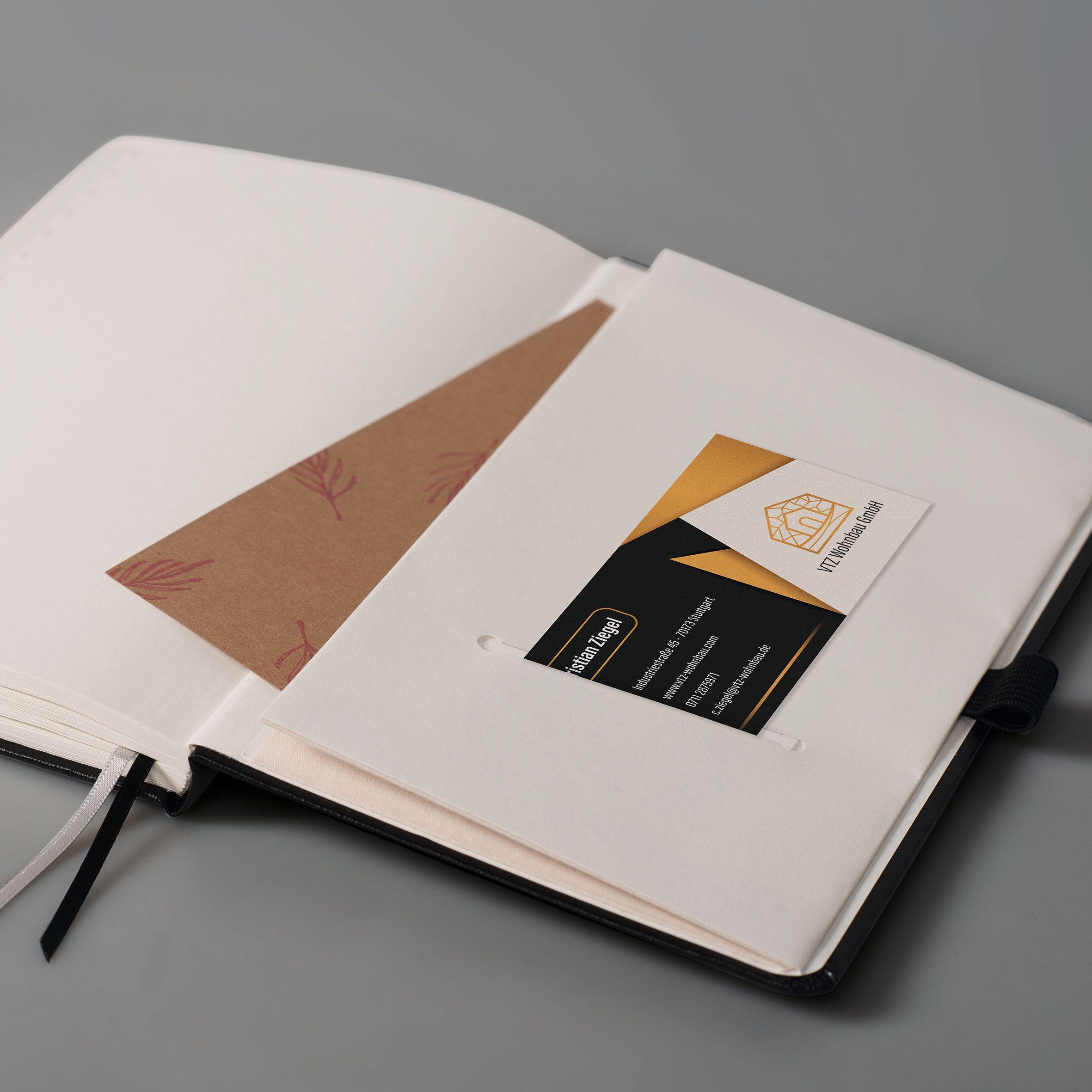 Beispielinhalt (Bild) BRUNNEN 1075666907 Taschenkalender Kompagnon Mod. 756 66 2027 A6, Kunststoff, schwarz