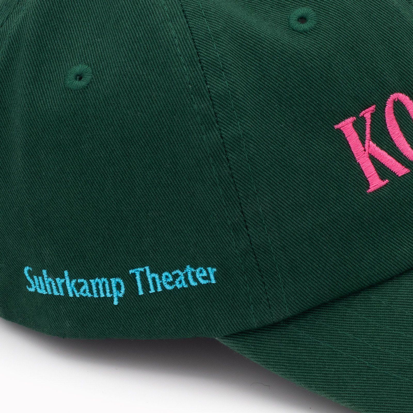 Beispielinhalt (Bild) Basecap KOMÖDIE (Suhrkamp Theater)