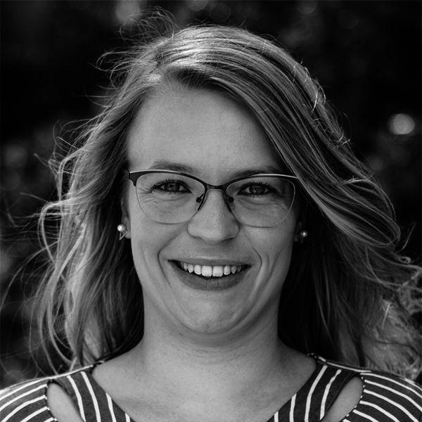 Autorenbild A Pact of Polar Opposites