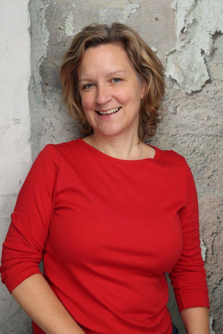 Autorenbild Rote Nasen, kalte Füße, frohes Fest und liebe Grüße - der humorvolle, literarische Adventskalender mit 24 Kapiteln zum Staunen, Lachen und Verschenken