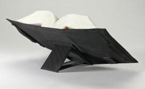 Beispielinhalt (Bild) LexSKIN Einband in Gr. L (Sartorius) in Onyx-Schwarz mit ausklappbarer Buchstütze