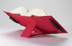 Beispielinhalt (Bild) SKIN Einband LEXSKIN Gr. L (Sartorius) rubin-rot / mit ausklappbarer Buchstütze