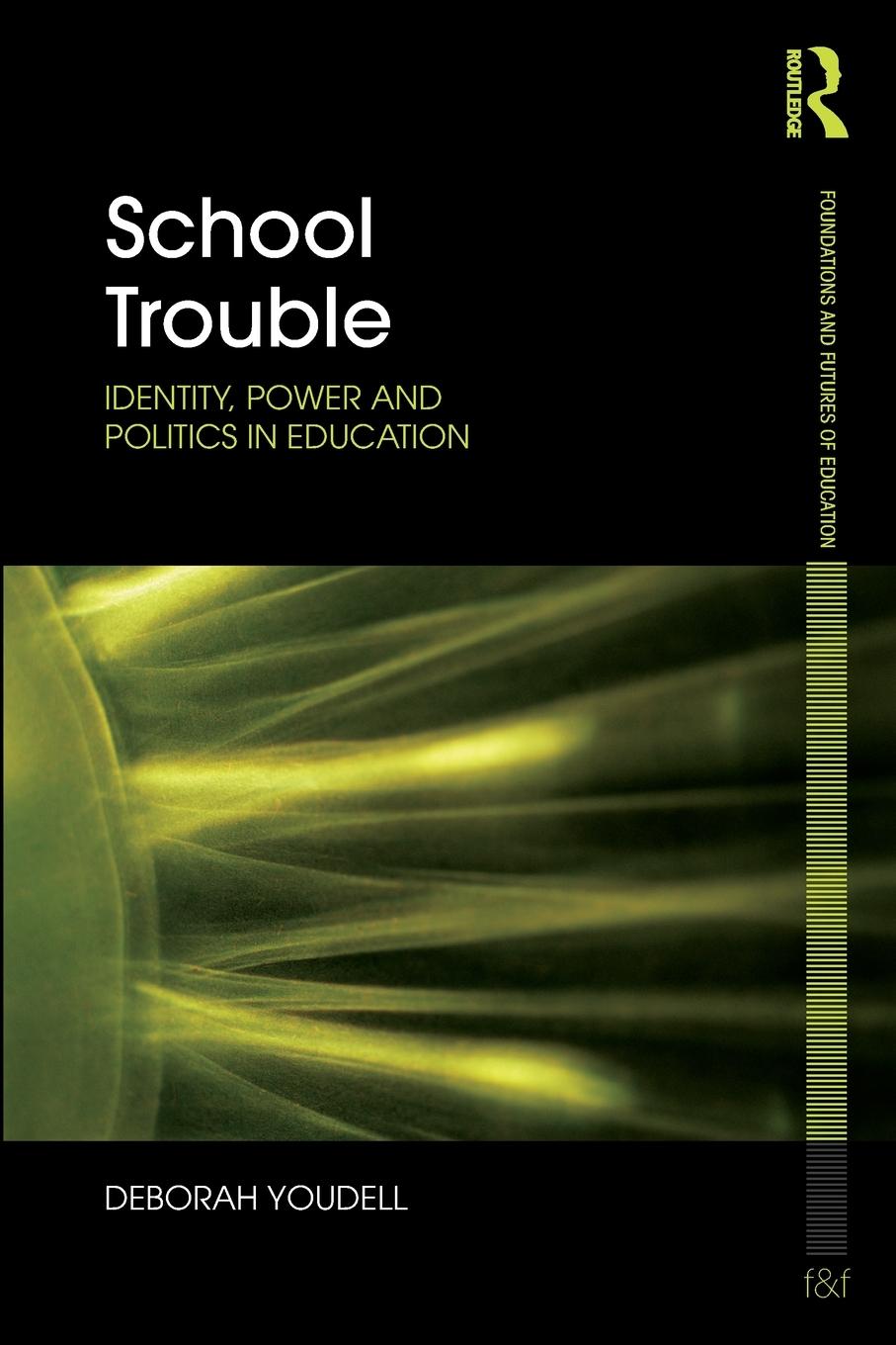 Vorderes Coverbild School Trouble