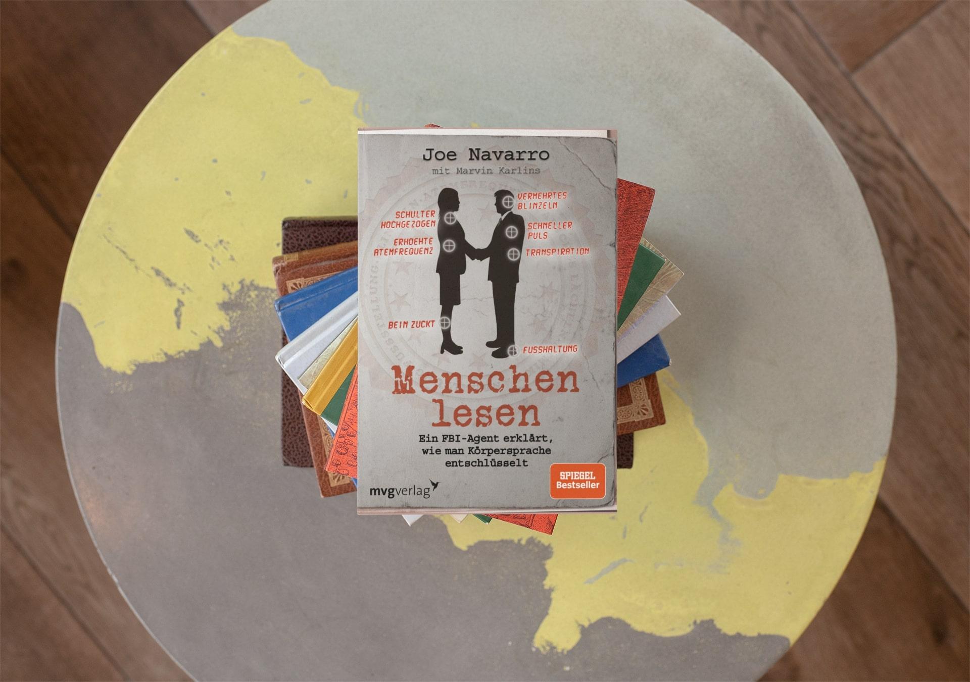 Beispielinhalt (Bild) Menschen lesen