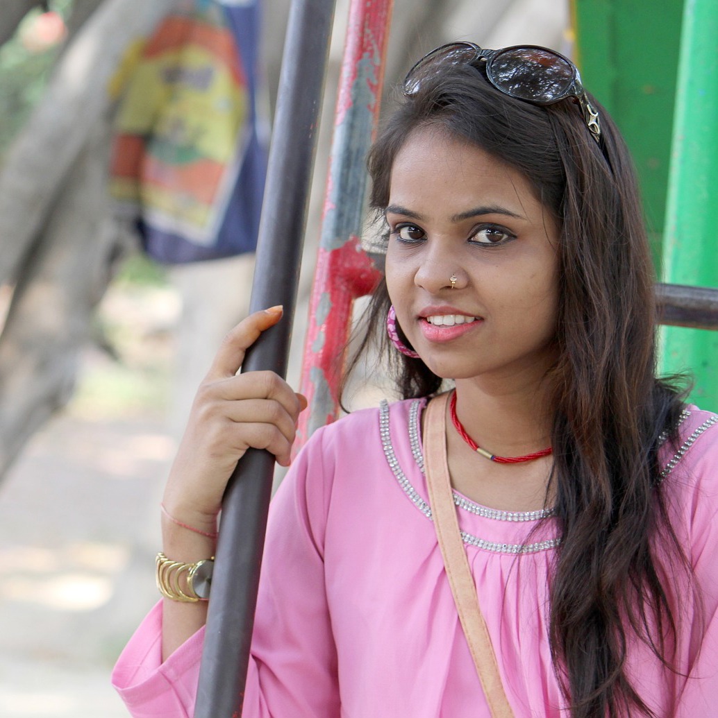 Bild des Mitwirkenden Fists and Femininity: Navigating Violence in a Girl's World