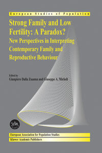 Vorderes Coverbild Strong family and low fertility:a paradox?
