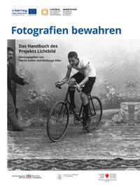 Vorderes Coverbild Fotografien bewahren / Custodire le fotografie