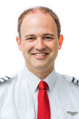 Bild des Mitwirkenden Fliegen als Job! Alles über FlugbegleiterInnen