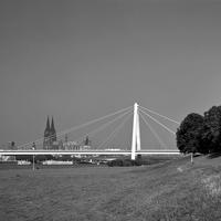 Vorderes Coverbild Rheinbrücken / Rhine Bridges