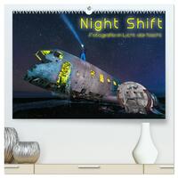 Vorderes Coverbild Night shift - Fotografie im Licht der Nacht (hochwertiger Premium Wandkalender 2025 DIN A2 quer), Kunstdruck in Hochglanz