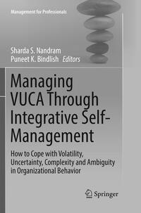 Vorderes Coverbild Managing VUCA Through Integrative Self-Management