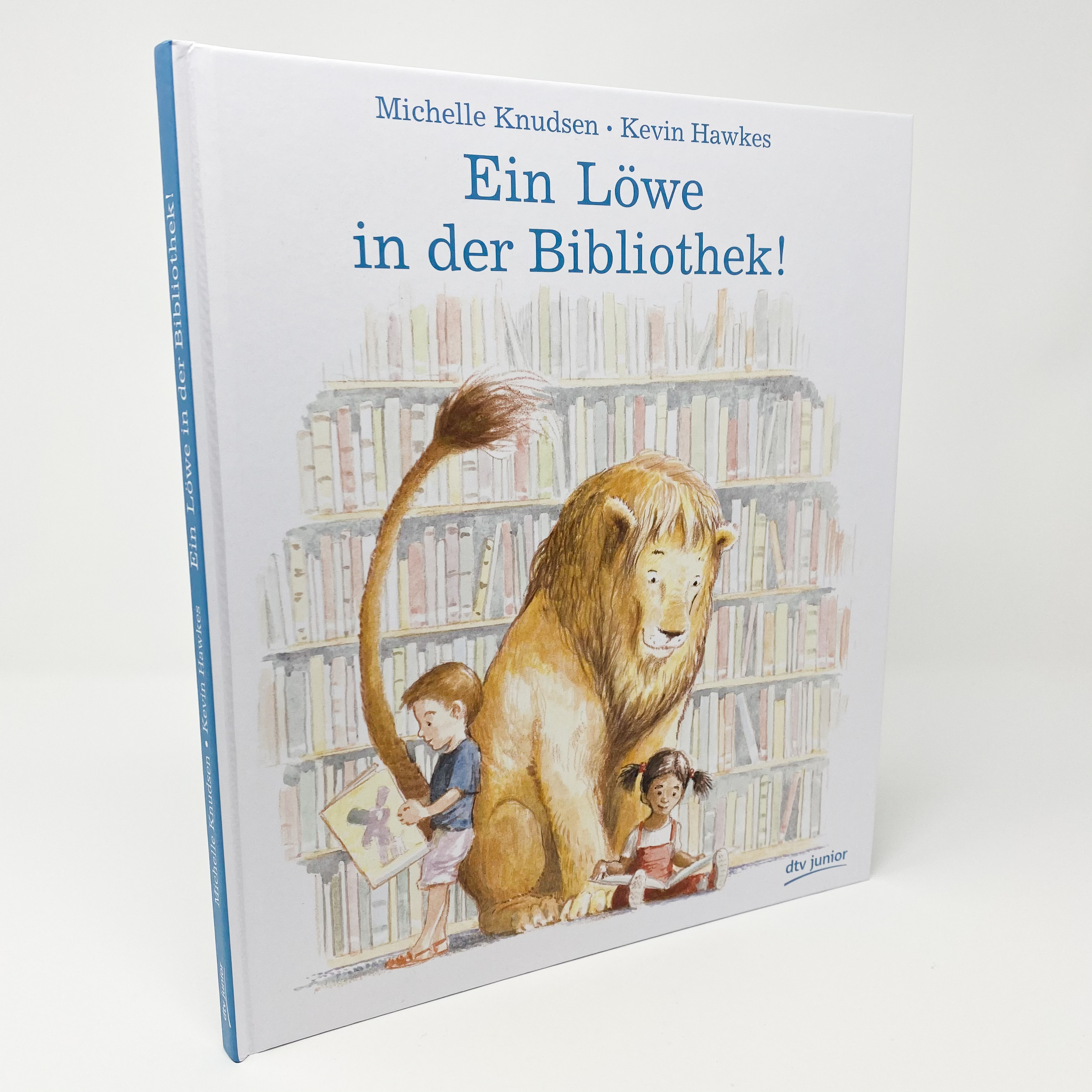 Beispielinhalt (Bild) Ein Löwe in der Bibliothek!
