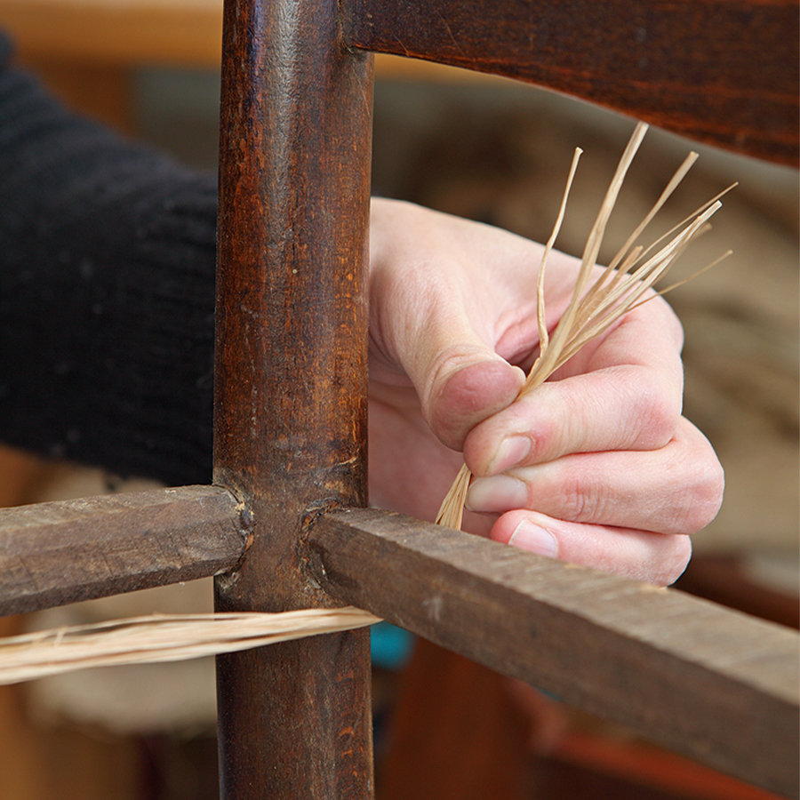 Beispielinhalt (Bild) Stühle reparieren