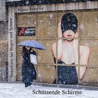 Vorderes Coverbild Fotografische Blicke / Schützende Schirme - Streetfotografie bei Regen und Schnee