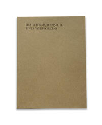 Vorderes Coverbild Das Schwarzweissfoto eines Weinkorkens