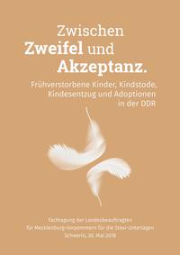 Vorderes Coverbild Zwischen Zweifel und Akzeptanz. Frühverstorbene Kinder, Kindstode, Kindesentzug und Adoptionen in der DDR