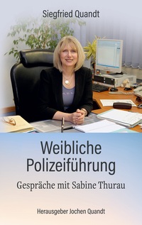 Vorderes Coverbild Weibliche Polizeiführung