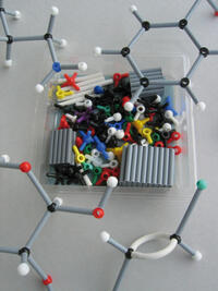 Vorderes Coverbild ORBIT Molekülbaukasten Chemie